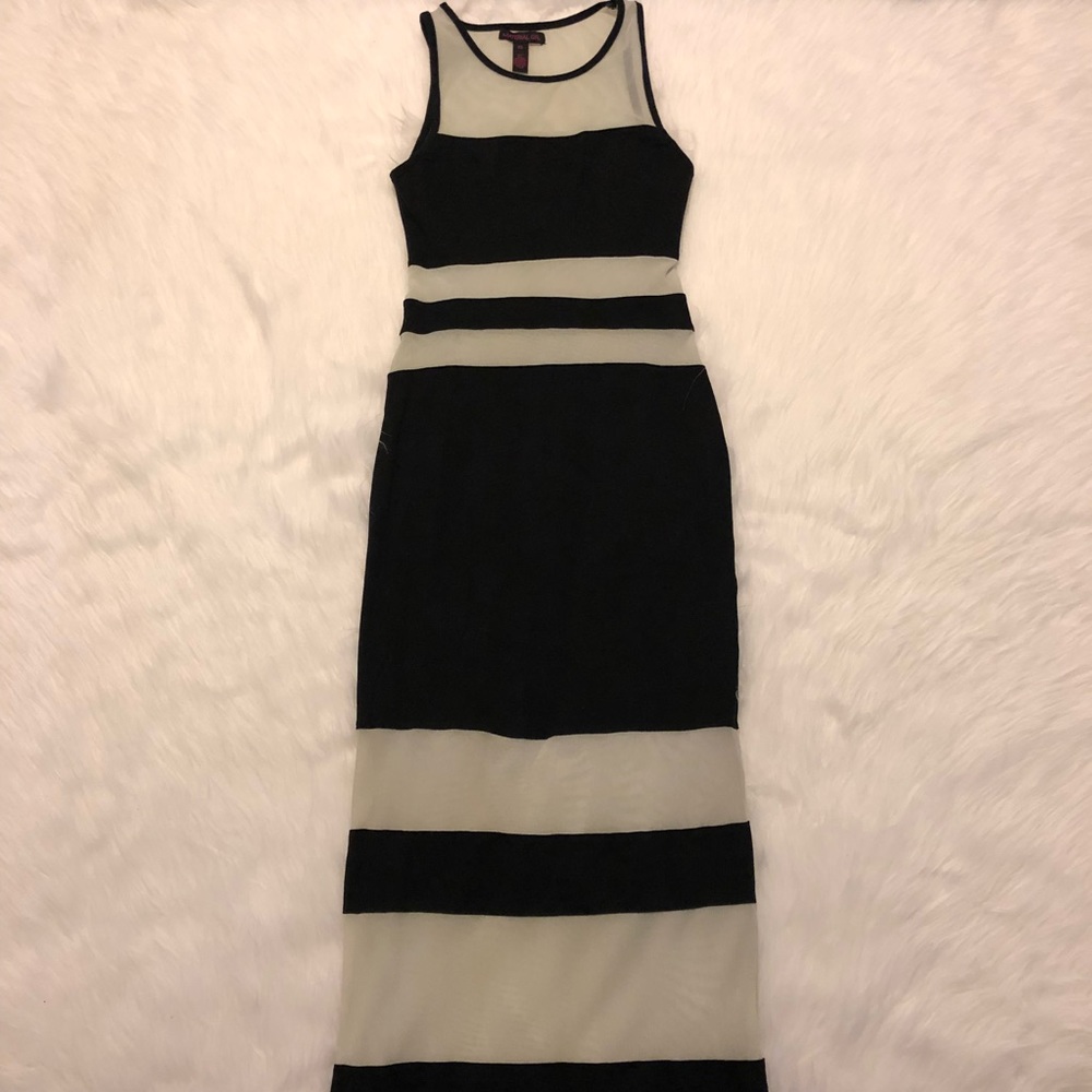 MATERIAL GIRL Colorblock Maxi Dress - Picture 10 of 10